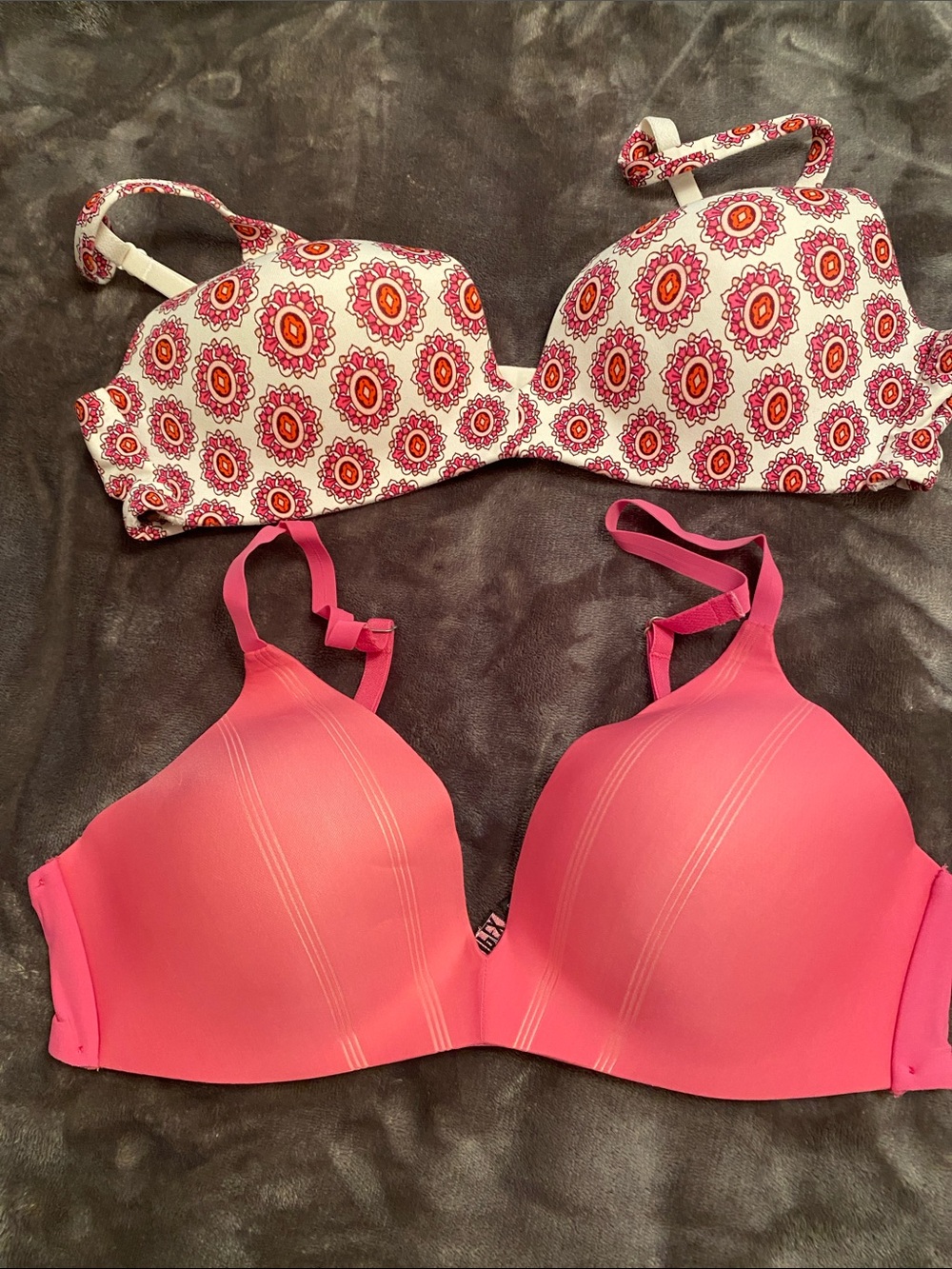 Victoria's Secret Y2K Pink Molded T-Shirt Bra & White Floral Print Bra for both